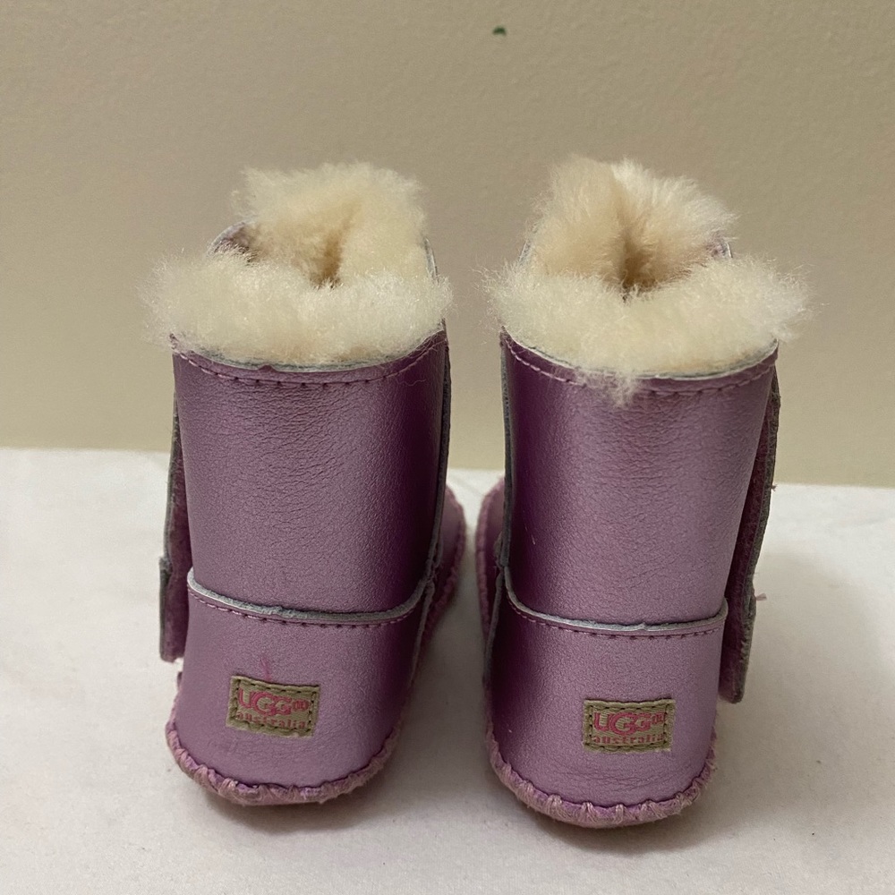 Adorable Uggs.Like new condition newborn girl pink Ugg boots size 2/3